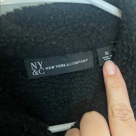 🌸(5 for $15) Black jean jacket shearling collar and lining - Picture 2 of 6